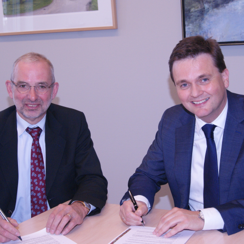 120416 foto Ondertekening Wilting en Schipper.JPG